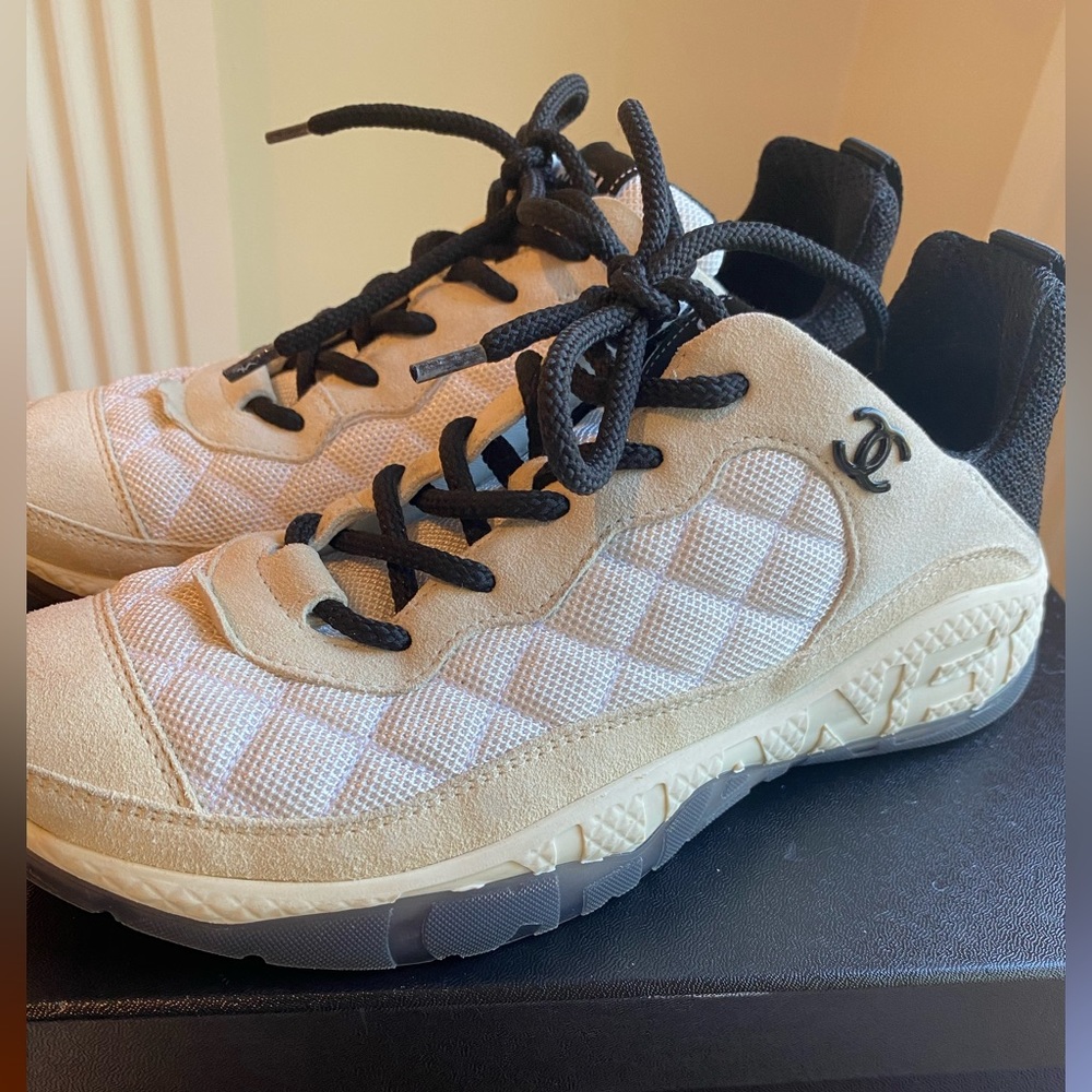 2022 Chanel interlocking CC logo sneakers - Picture 3 of 9